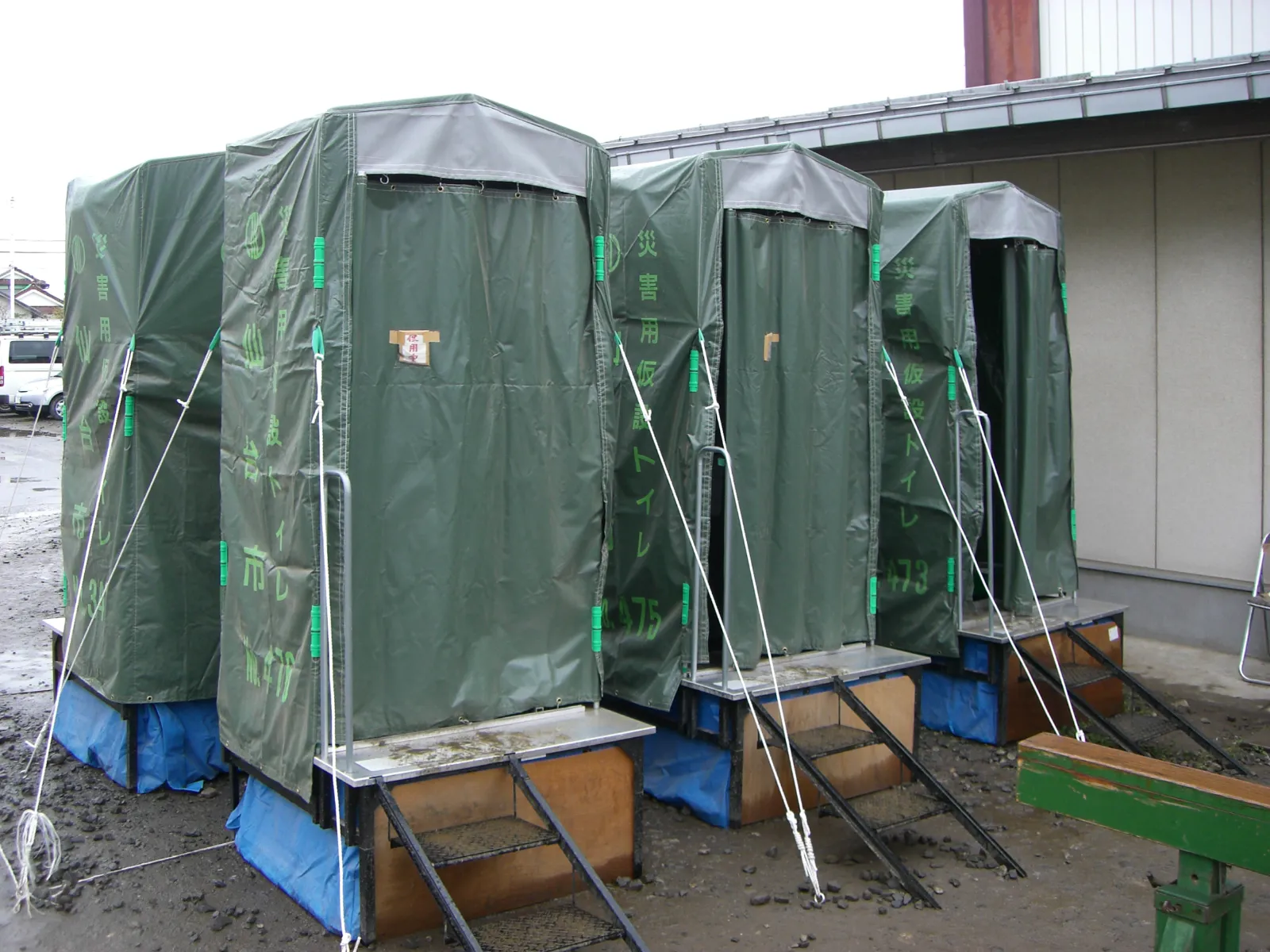 被災地の仮設トイレの様子1